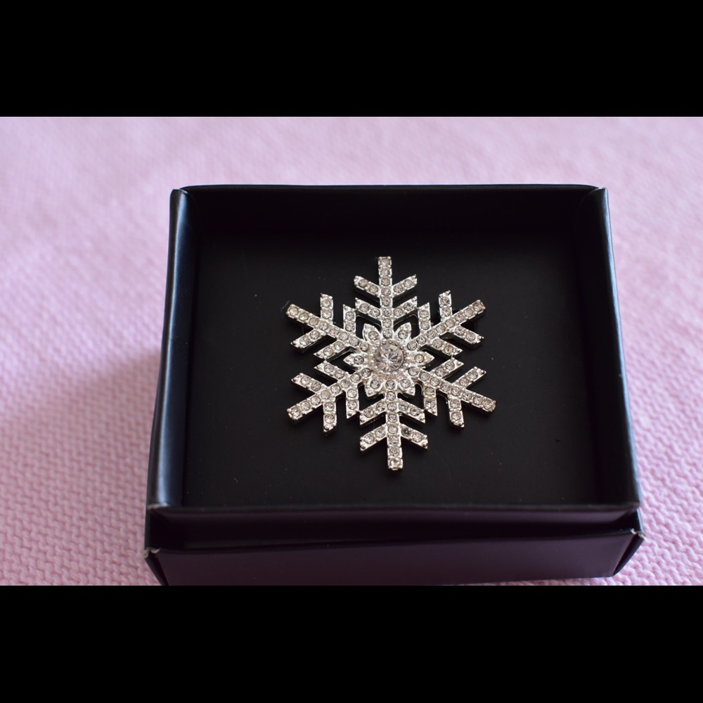 Snowflake brooch from avon